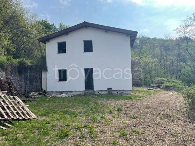casa indipendente in vendita a Barga in zona San Pietro in Campo