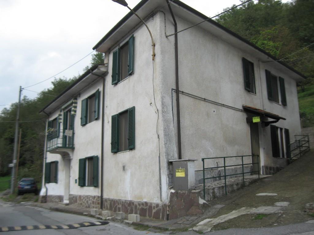 appartamento in vendita a Barga in zona Fornaci di Barga