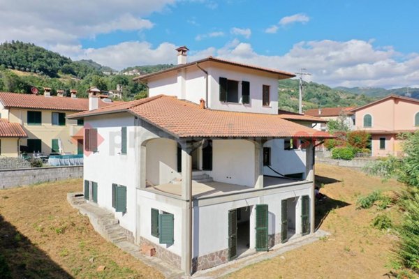 casa indipendente in vendita a Barga in zona Castelvecchio Pascoli