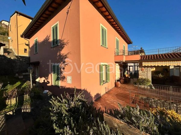casa indipendente in vendita a Barga in zona Albiano