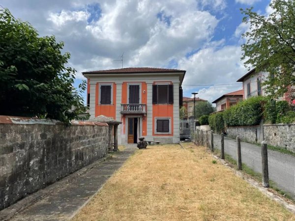 casa indipendente in vendita a Barga