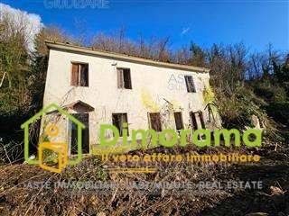 casa indipendente in vendita a Barga