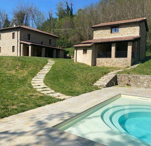 casa indipendente in vendita a Barga