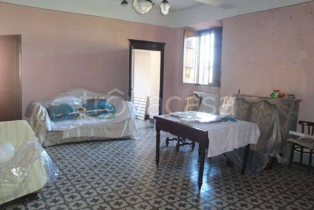 appartamento in vendita a Barga in zona Albiano