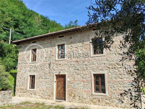 casa indipendente in vendita a Barga