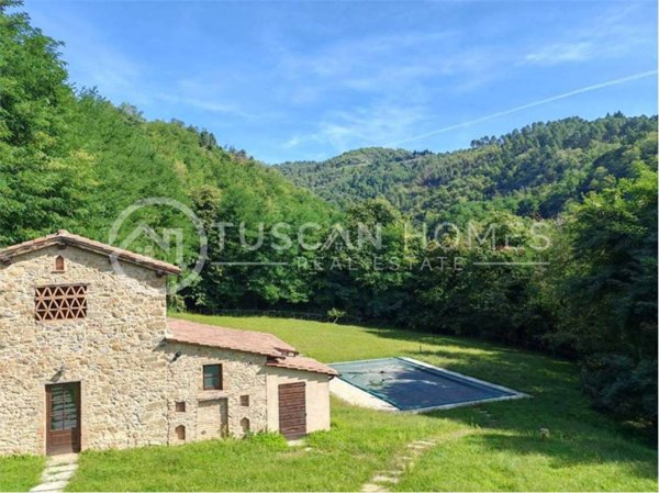 casa indipendente in vendita a Barga