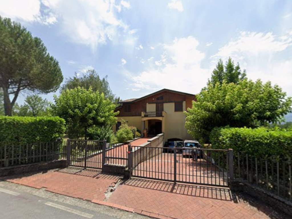 casa indipendente in vendita a Barga in zona Castelvecchio Pascoli