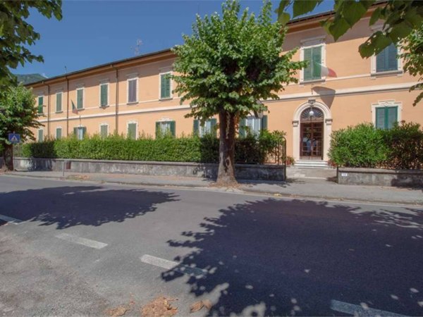 intera palazzina in vendita a Barga in zona Fornaci di Barga