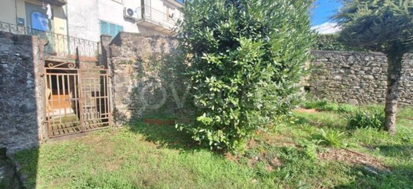 intera palazzina in vendita a Barga in zona Filecchio