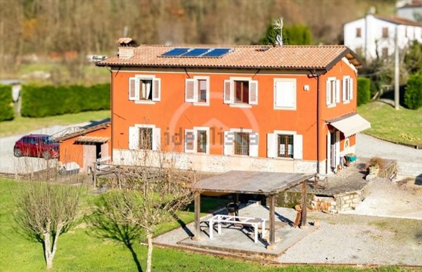 casa indipendente in vendita a Barga in zona Mologno