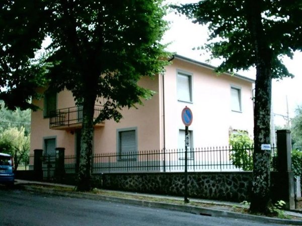 casa indipendente in vendita a Barga