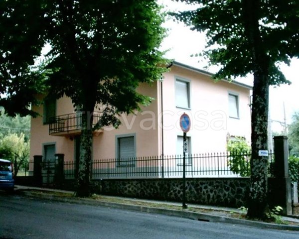 casa indipendente in vendita a Barga