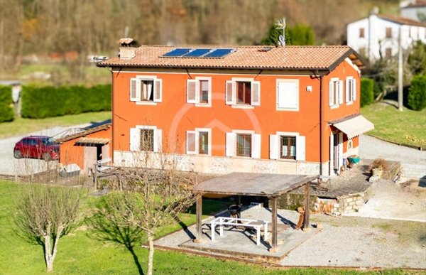 casa indipendente in vendita a Barga in zona Mologno