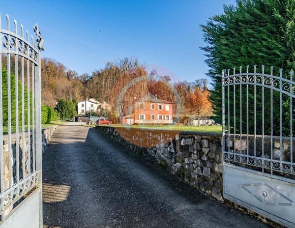 casa indipendente in vendita a Barga in zona Mologno