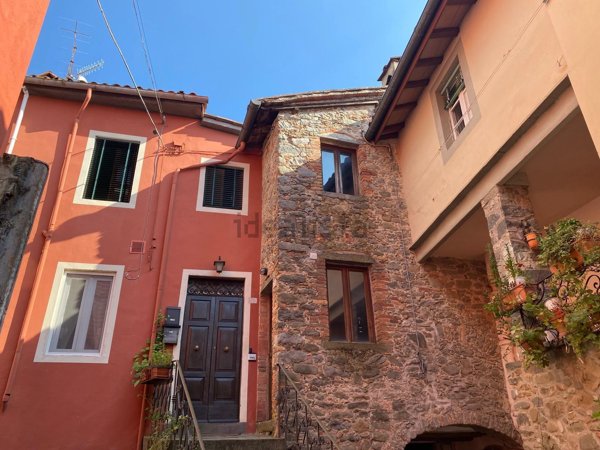 casa indipendente in vendita a Barga