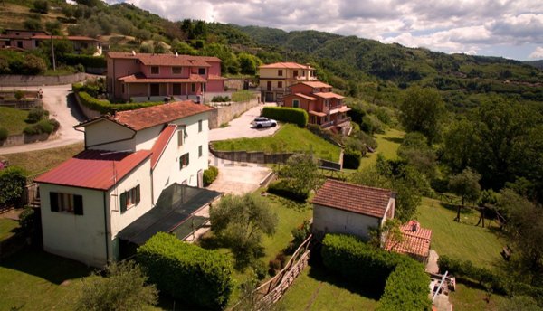 casa indipendente in vendita a Barga in zona Albiano