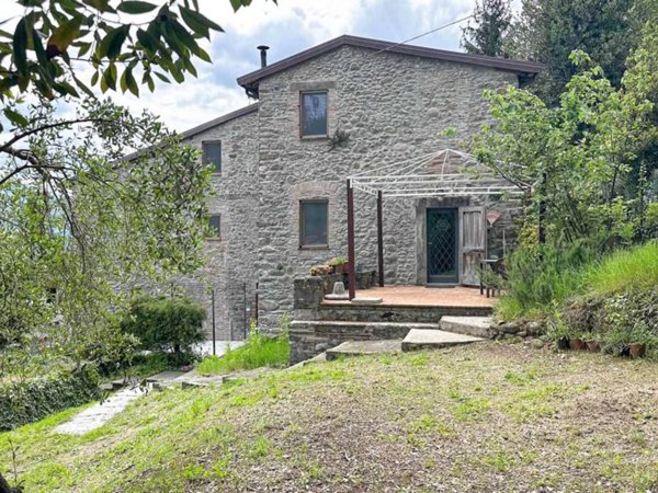 casa indipendente in vendita a Barga in zona Filecchio