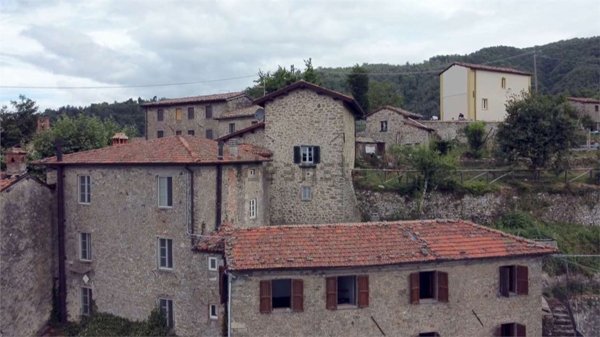 casa indipendente in vendita a Barga in zona Sommocolonia