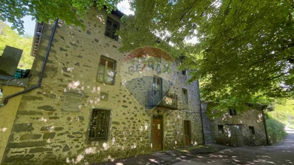 casa indipendente in vendita a Barga