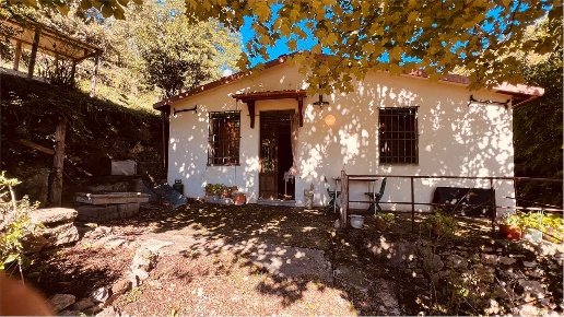 casa indipendente in vendita a Barga in zona Albiano