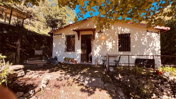 casa indipendente in vendita a Barga in zona Albiano