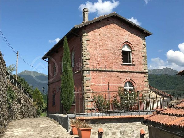 casa indipendente in vendita a Barga in zona Sommocolonia