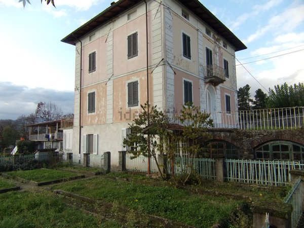 casa indipendente in vendita a Barga