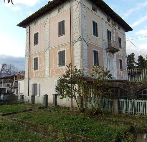 casa indipendente in vendita a Barga