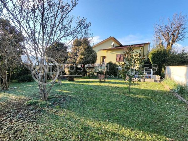 casa indipendente in vendita a Barga