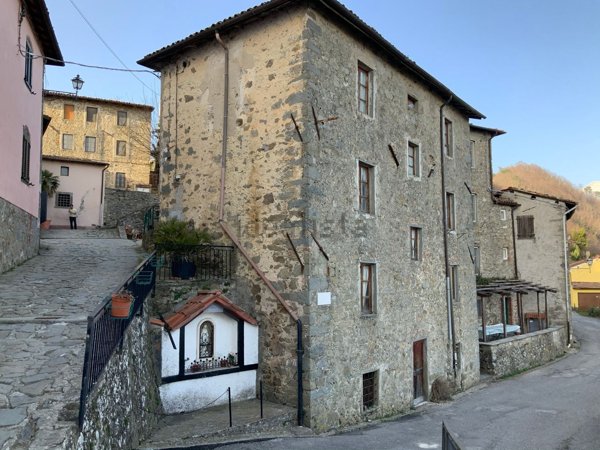 casa indipendente in vendita a Barga in zona Sommocolonia