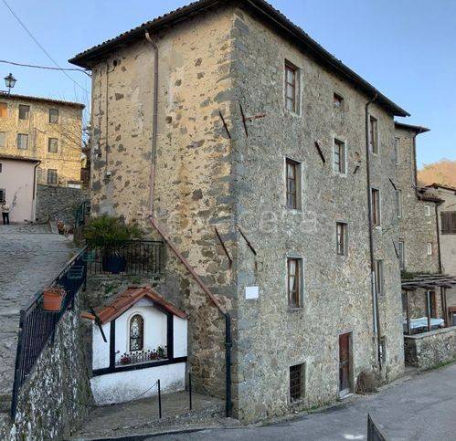 casa indipendente in vendita a Barga in zona Sommocolonia