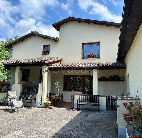 casa indipendente in vendita a Barga