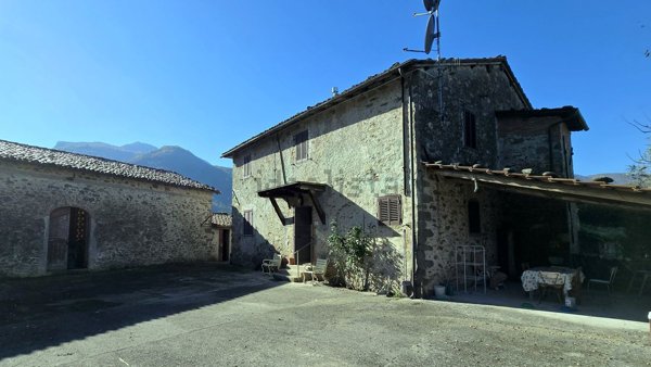 casa indipendente in vendita a Barga