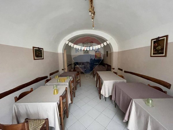 negozio in vendita a Barga in zona Ponte all'Ania