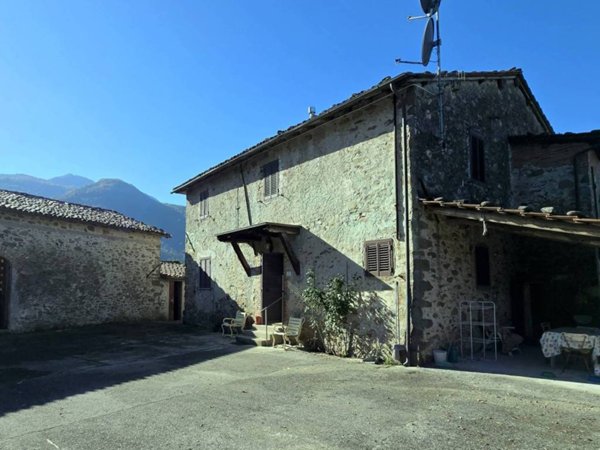casa indipendente in vendita a Barga