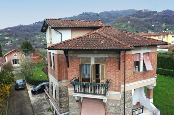 casa indipendente in vendita a Barga