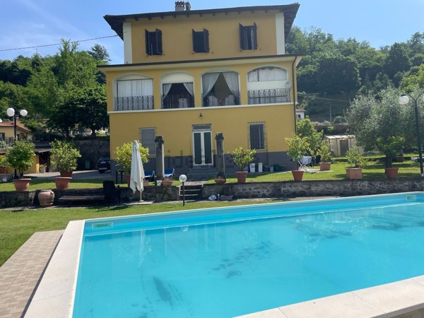 casa indipendente in vendita a Barga in zona Mologno