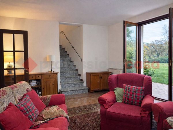 casa indipendente in vendita a Barga in zona Loppia