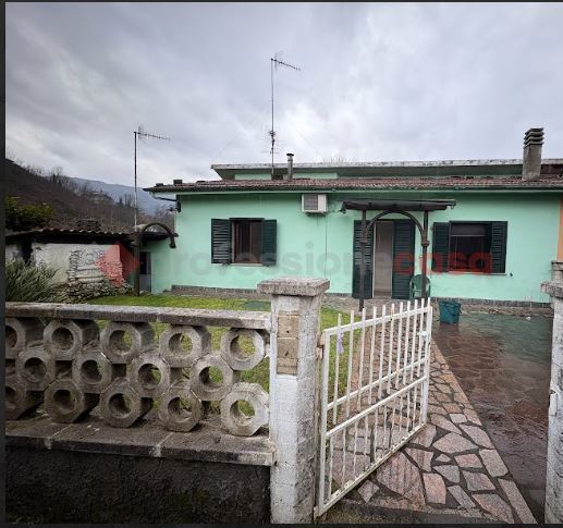 casa indipendente in vendita a Barga in zona Ponte all'Ania