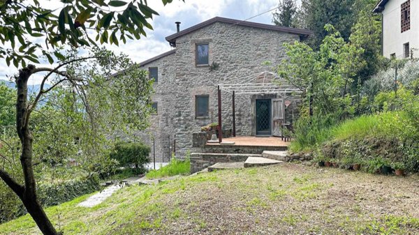 casa indipendente in vendita a Barga in zona Filecchio