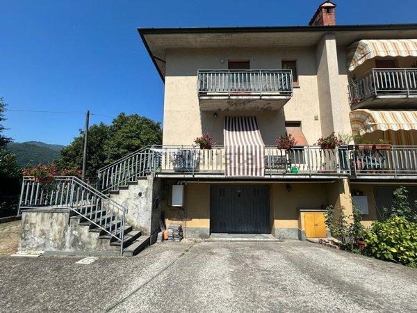 appartamento in vendita a Barga in zona Mologno