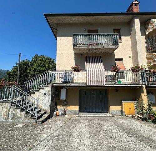 appartamento in vendita a Barga in zona Mologno