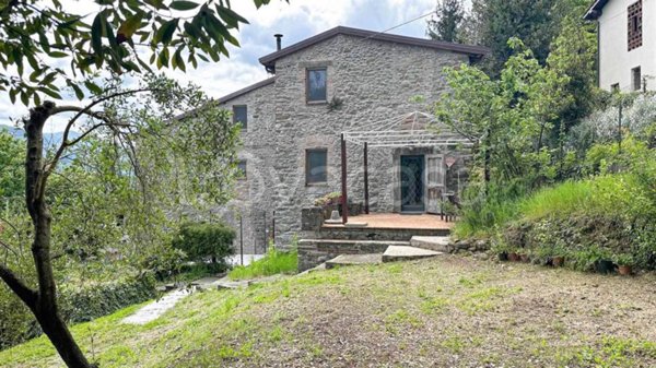 casa indipendente in vendita a Barga in zona Filecchio