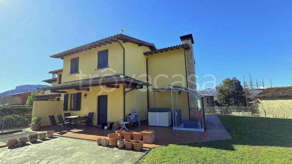 casa indipendente in vendita a Barga