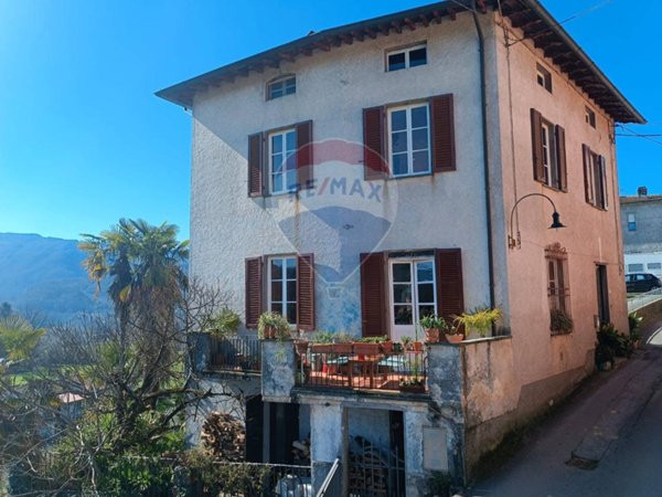 casa indipendente in vendita a Barga in zona Filecchio