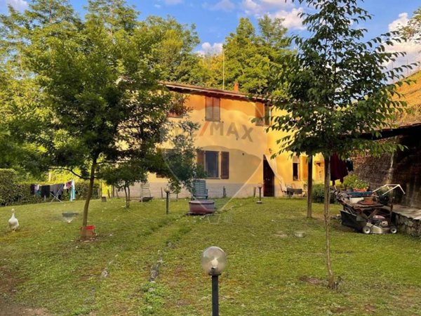 casa indipendente in vendita a Barga in zona San Pietro in Campo