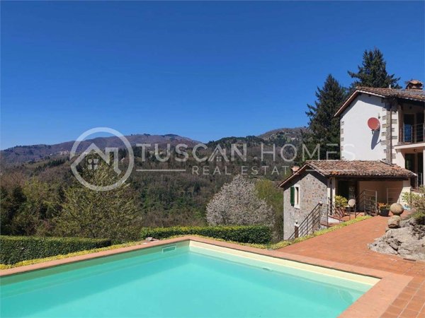 casa indipendente in vendita a Barga in zona Tiglio.