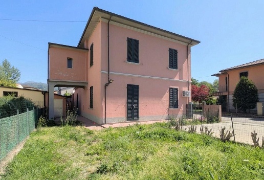 casa indipendente in vendita a Barga in zona Fornaci di Barga