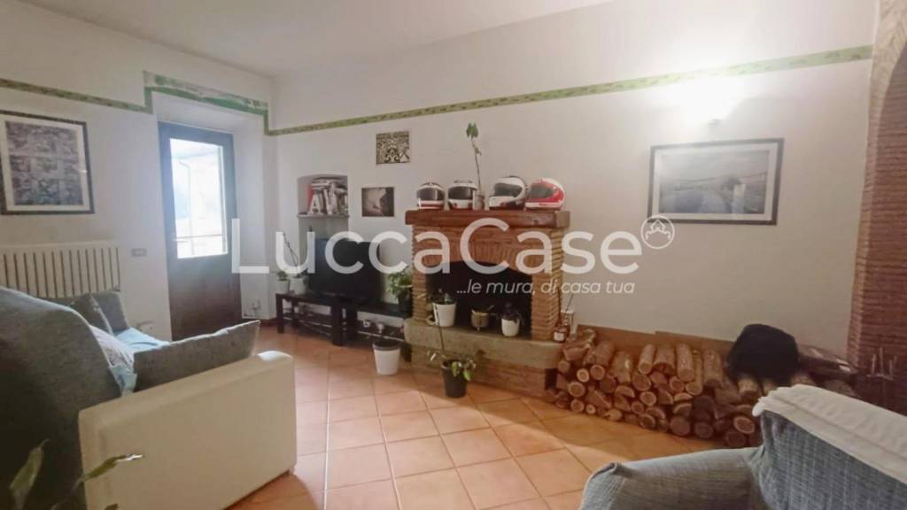casa indipendente in vendita a Barga in zona Fornaci di Barga