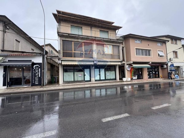 locale commerciale in vendita a Barga in zona Fornaci di Barga